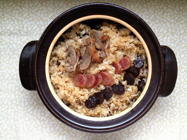 香噴噴的臘味煲仔飯完成！