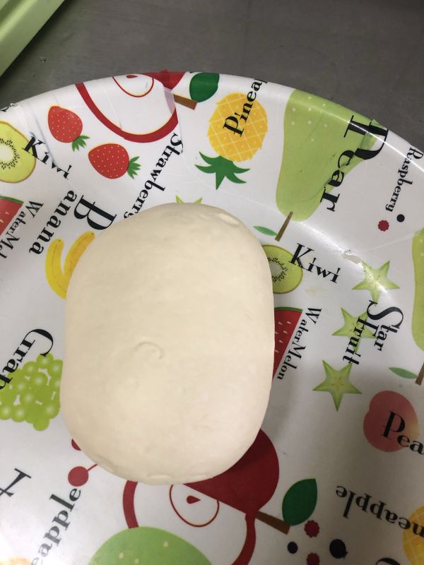 發酵後麵團再揉五分鐘後的樣子