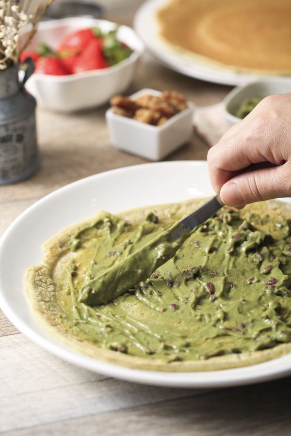 抹上喜歡的配料(水果、醬料、冰淇淋等)。