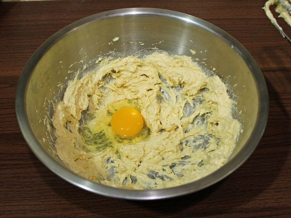 分次加入全蛋液打至吸收