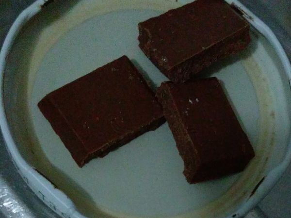 巧克力掰成小塊