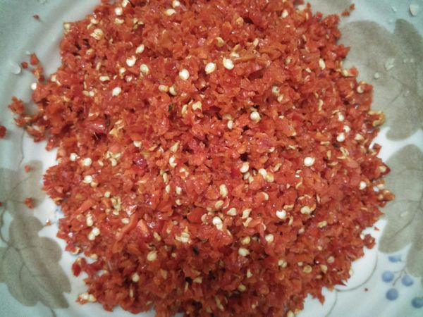 辣椒蒜頭都切末備用