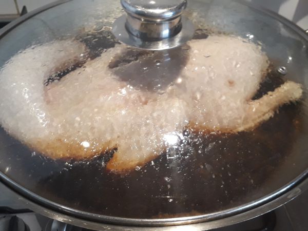 滾後，調小火，唯持微滾狀態煮15mins