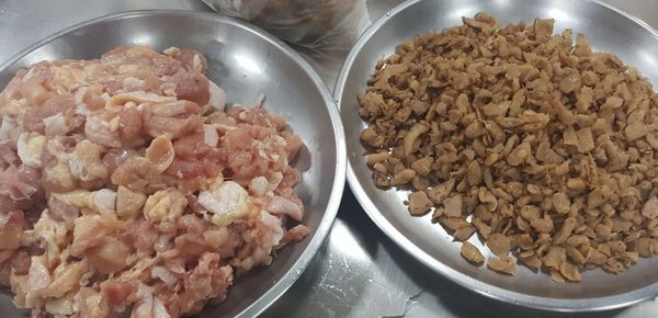 雞腿肉切小丁 開洋用冷水泡軟，香菇泡軟，切小丁, 菜圃粒洗淨瀝乾水分, 乾鍋炒香備用)