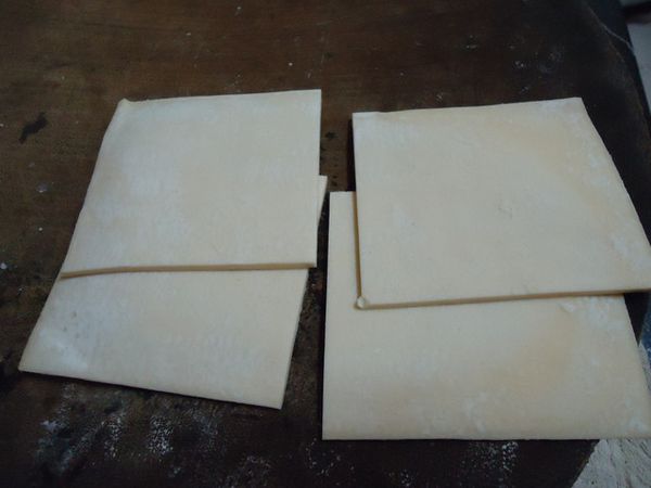 步驟3在切對半成4小塊。