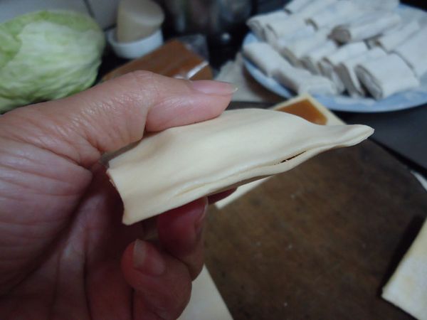 步驟6兩片小起酥片四個邊都封口。