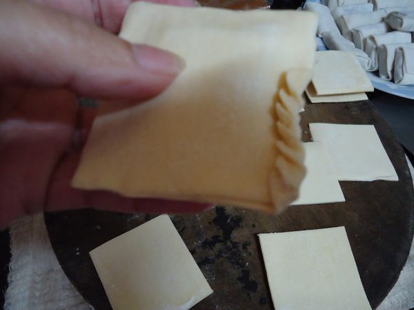 步驟7折花邊做點造型。步驟（一）