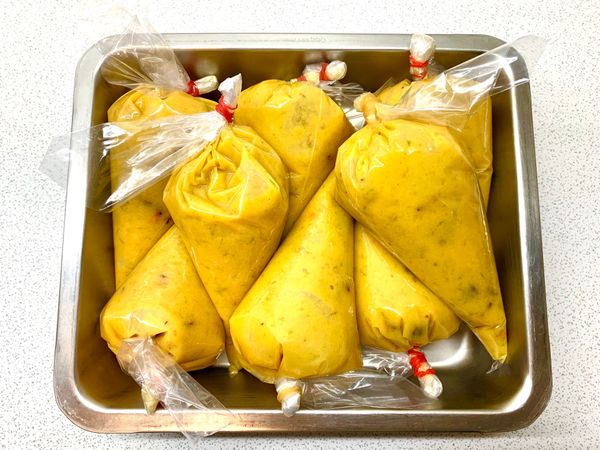 裝入袋中
入冰箱冰鎮2H讓麵糊糊化