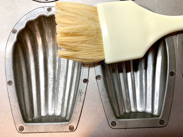 模具塗上脫模膏
脫模膏製作參考
https://icook.tw/recipes/231424?utm_source=share&amp;utm_meidum=copy&amp;utm_content=ios