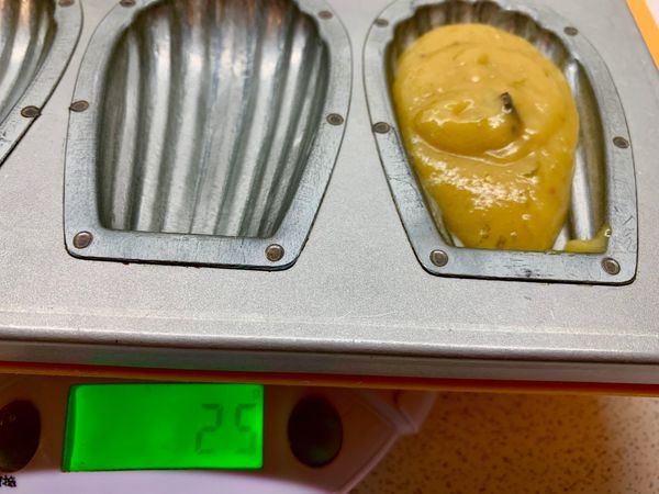 每模擠入麵糊25g