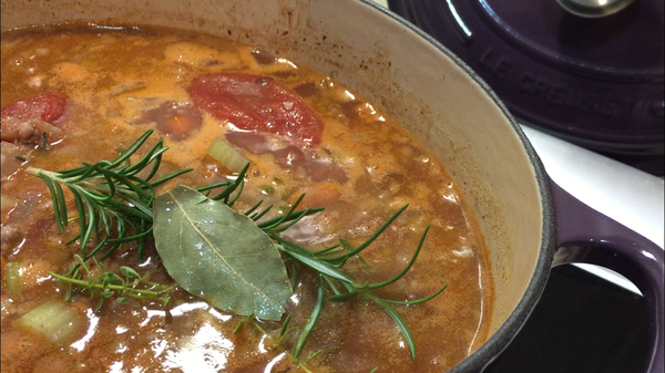 香草束及煮麵水(或高湯)