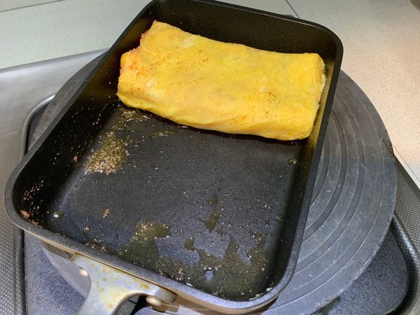 煎半熟捲起如圖