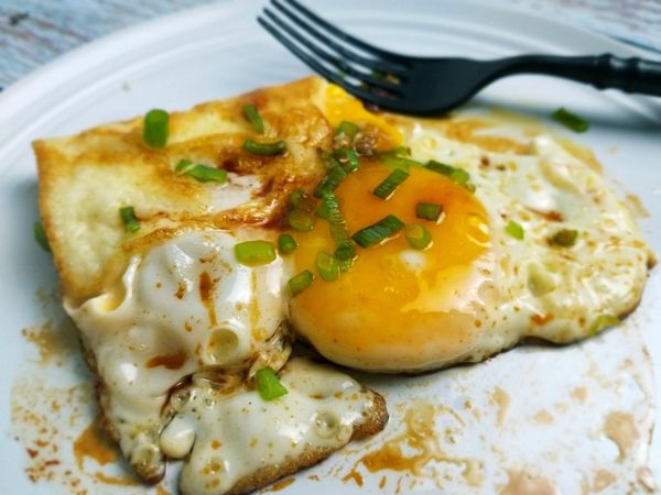 吃一口看看，真的是香酥又軟嫩的古早味。
這道三分鐘館子菜有沒有很簡單呢!

真想不出要煮什麼菜時，就試試這個吧!。