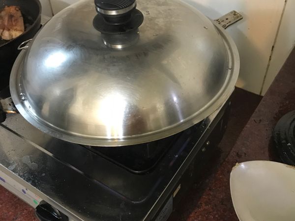 蓋上鍋蓋，直到水收乾的差不多
（冒大氣的時候代表裡面還有水，氣變小代表慢慢在收乾）
過程中盡量不開蓋