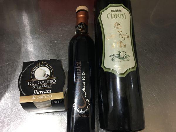 這是作者今日使用的松露布列塔乾酪、balsamico、初榨橄欖油。