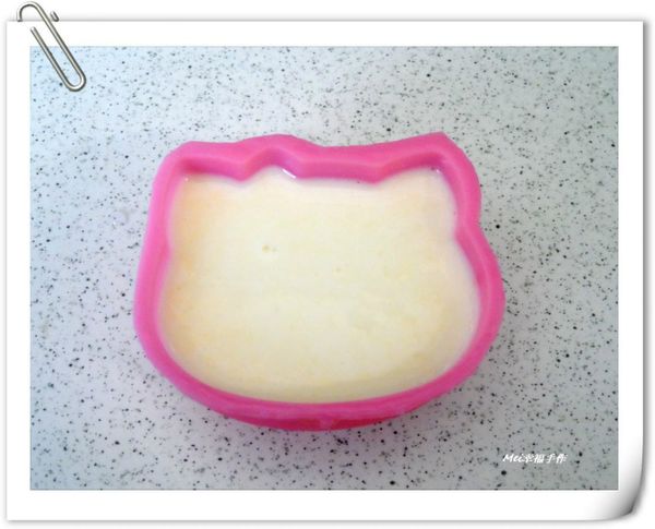 步驟4將蛋汁倒入模型至八分滿等凝固待用