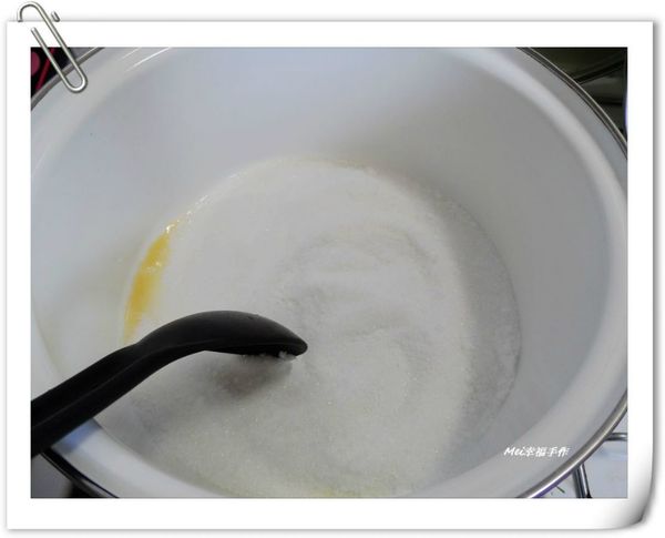 步驟5焦糖部分~將細砂糖加熱,要同時攪拌