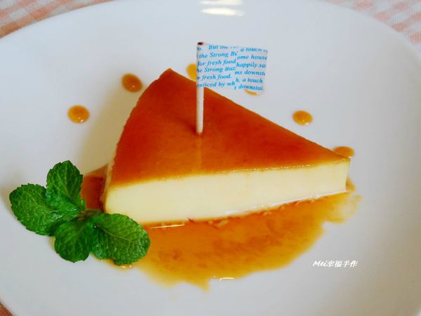 步驟8剛出爐的烤布丁，熱熱的也很好吃喔!