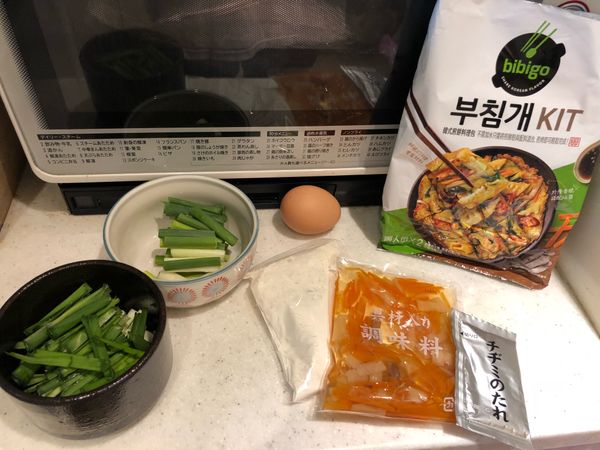 // 備料 //
1、青蔥、韭菜，洗淨切段
2、雞蛋打散