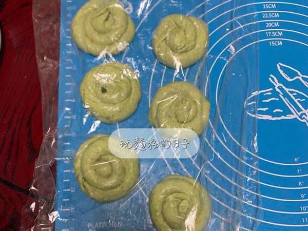 蓋上塑膠袋或是保鮮膜再次靜置再次鬆弛15分鐘。