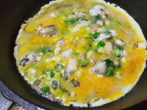 再倒入蛋汁蓋鍋蓋燜一會