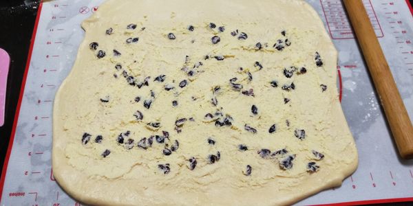 塗上奶酥蔓越莓餡
上方大約留白1/4