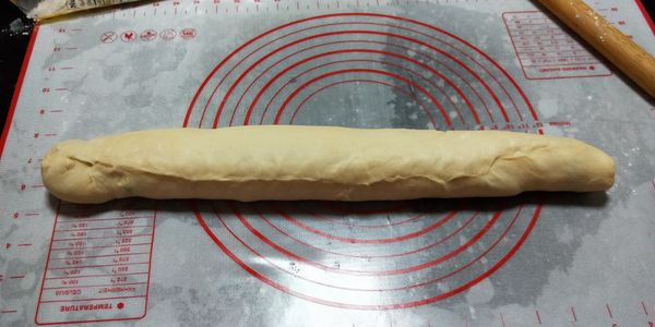 由底部往上捲，接合處記得捏緊