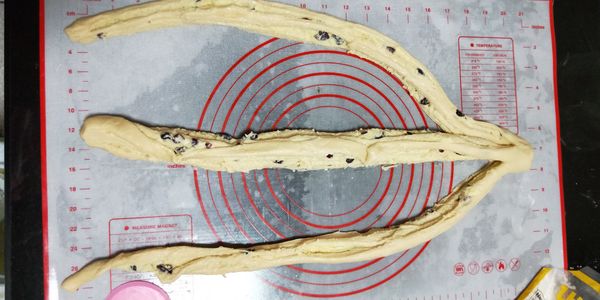 將麵糰切成三等份