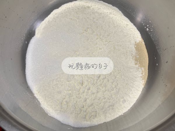 將所有乾性食材混拌均勻。