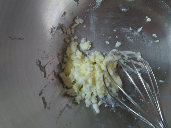 加入過篩海藻糖(或糖粉)