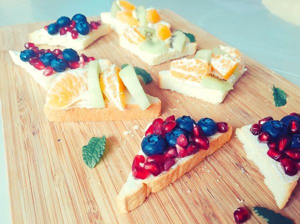 美美的排在木製餐盤上，就可以享受療癒的網美早餐啦！