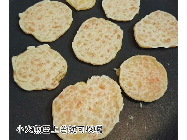 麵糊冒泡在翻面，再煎個一分鐘左右就完成了。﻿
﻿