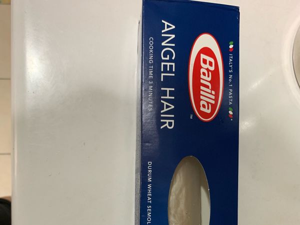 天使麵依照包裝上寫的烹煮時間，加鹽，煮3分鐘