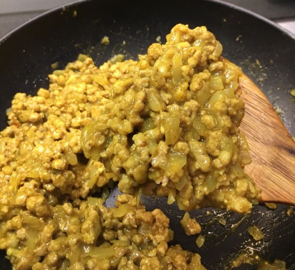 餡料成糰不易滑落即可放涼備用。