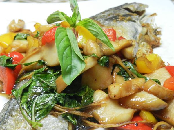 香濃的三杯搭上煎得酥脆的花鯧~別有一番風味~