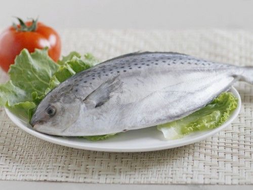 船凍花鯧，鎖住海洋鮮甜味!
必買特色:
口感激似細緻鱈魚，價格僅白鯧魚的1/10！
南美洲深海魚類，含豐富的B群、維生素及礦物質！
口感近似鱈魚，魚肉細緻鮮甜，天天吃營養又健康！
新鮮漁獲捕獲後立刻急速冷凍，留住花鯧魚的原汁原味，簡單清蒸就好吃！
經多重衛生檢驗，讓全家人都能安心享用！
花鯧魚已去腮及內臟，清洗乾淨後直接料理，非常方便！

