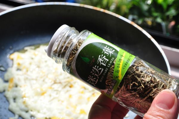 準備迷迭香調味