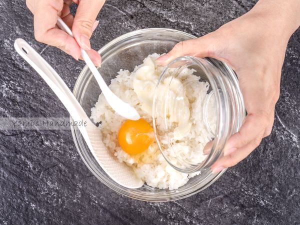 再加入剛才分出來的蛋黃