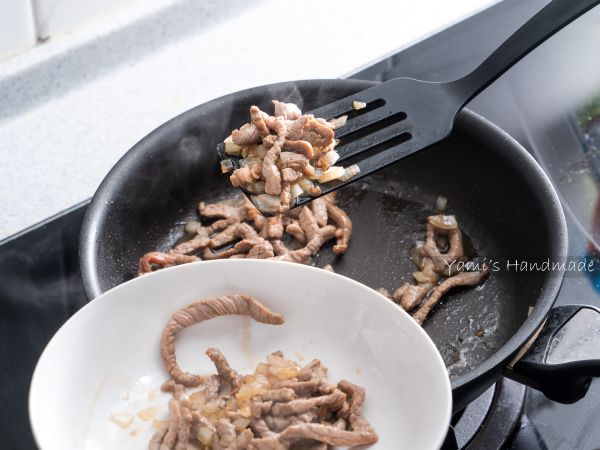 炒至八分熟，起鍋備用