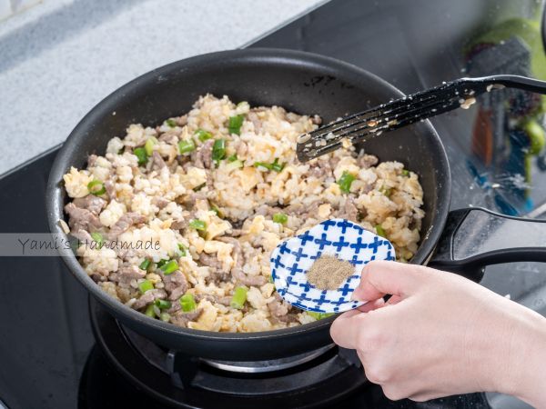 最後加入一點黑胡椒粉提味