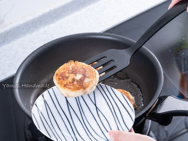 兩面都煎的金黃香酥後即可起鍋