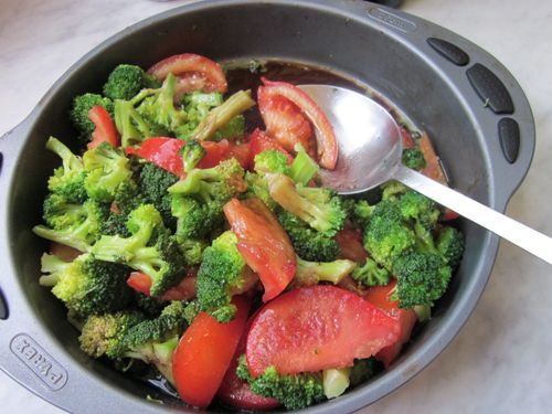 將所有材料攪拌均勻後送進烤箱, 烤15至20分鐘.