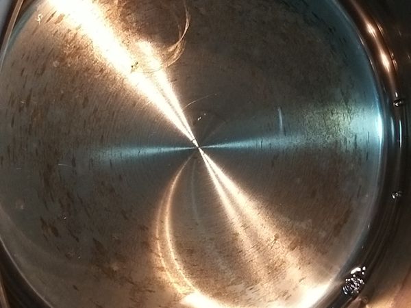 和粉等重的水（可略多一點點，煮水會蒸發，但差一點點沒關係）煮滾。