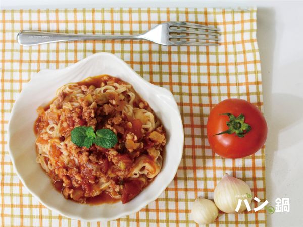 讓人大大飽足感的蕃茄義大利肉醬就完成囉~
蕃茄肉醬的絞肉自己"尬"
麵條從麵粉、水混合開始
每一樣的食材自己把關挑選 
健康、美味看的見^^