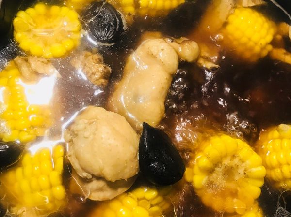 全部食材放入鍋子
燉約1小時
再加入適量鹽巴調味即可