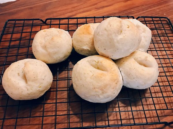 雖然說是添加花椰菜，但意外的有一種香調的感覺，吃起來有一種迷迭香的錯覺，口感超柔軟，寶寶喜歡💕