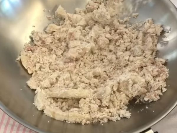 熟之後，趁熱壓成泥