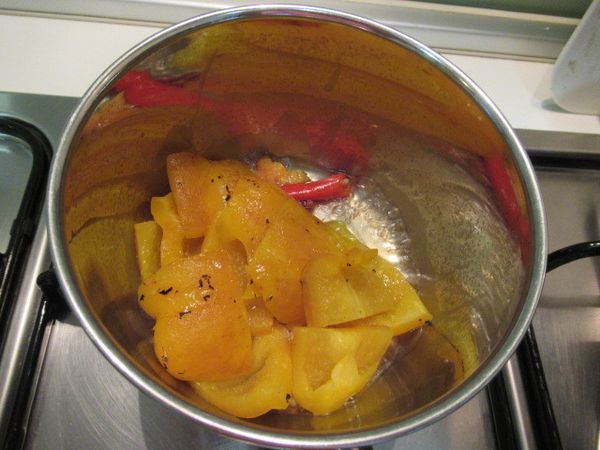 收乾到7份時,放入步驟2偶爾攪拌煮至收乾即可.