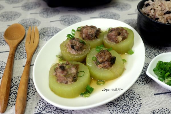 淋上一點蒸汁,有肉有蔬菜,配上黑豆飯,輕鬆一餐!