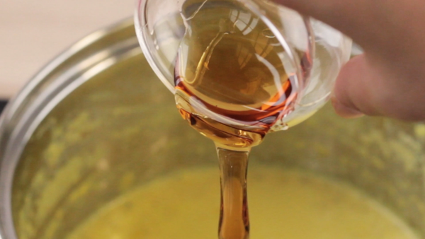 加入蜂蜜或楓糖，依個人喜好調味